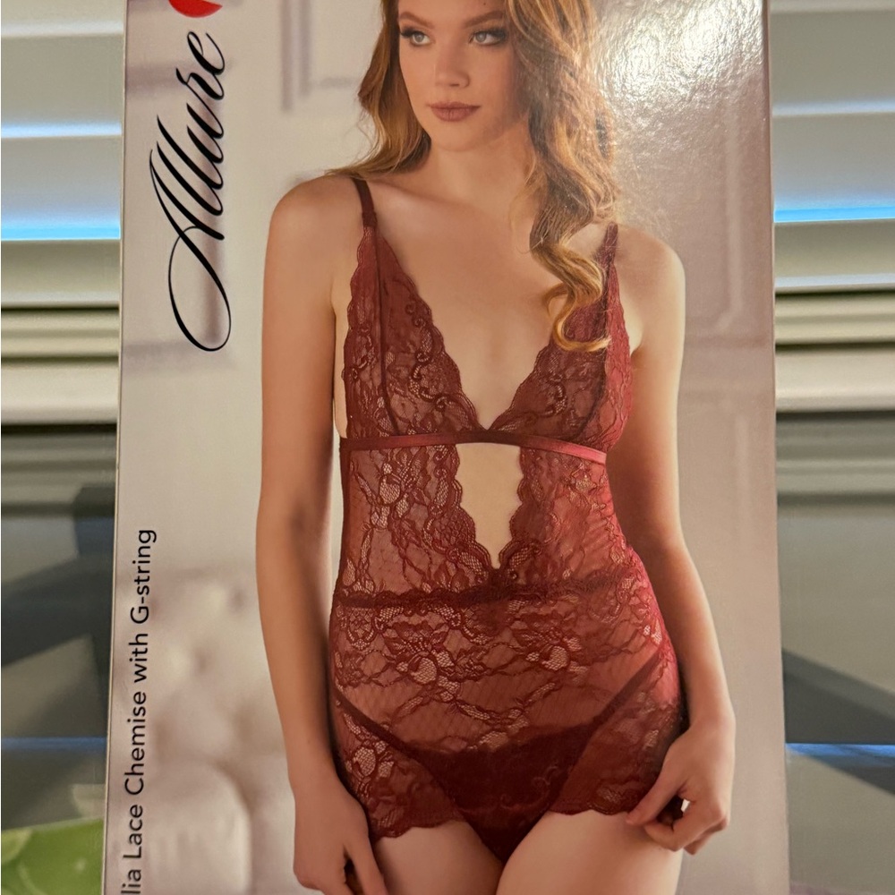 Allure Burgundy Lace Chemise with G-String - Picture 4 of 10